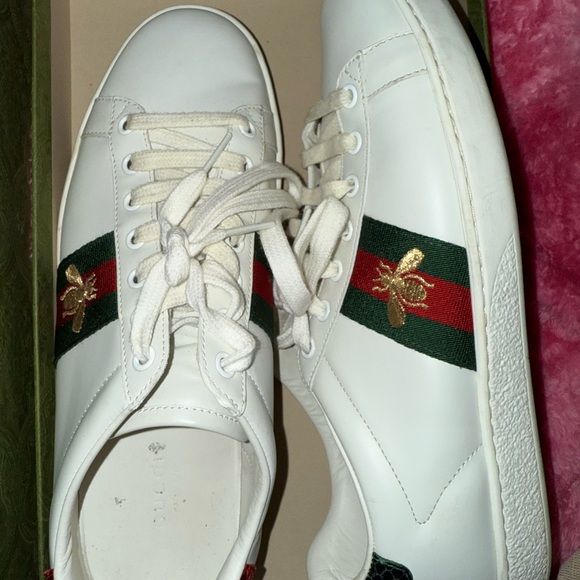 Gucci Women’s Ace Sneaker with Bee 💚🤍❤️ - Picture 7 of 8